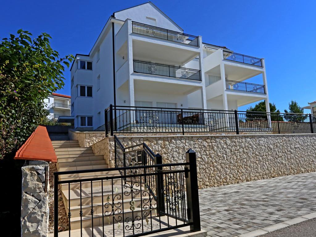 Lovely Apartment With Beautiful Pool Primošten Εξωτερικό φωτογραφία